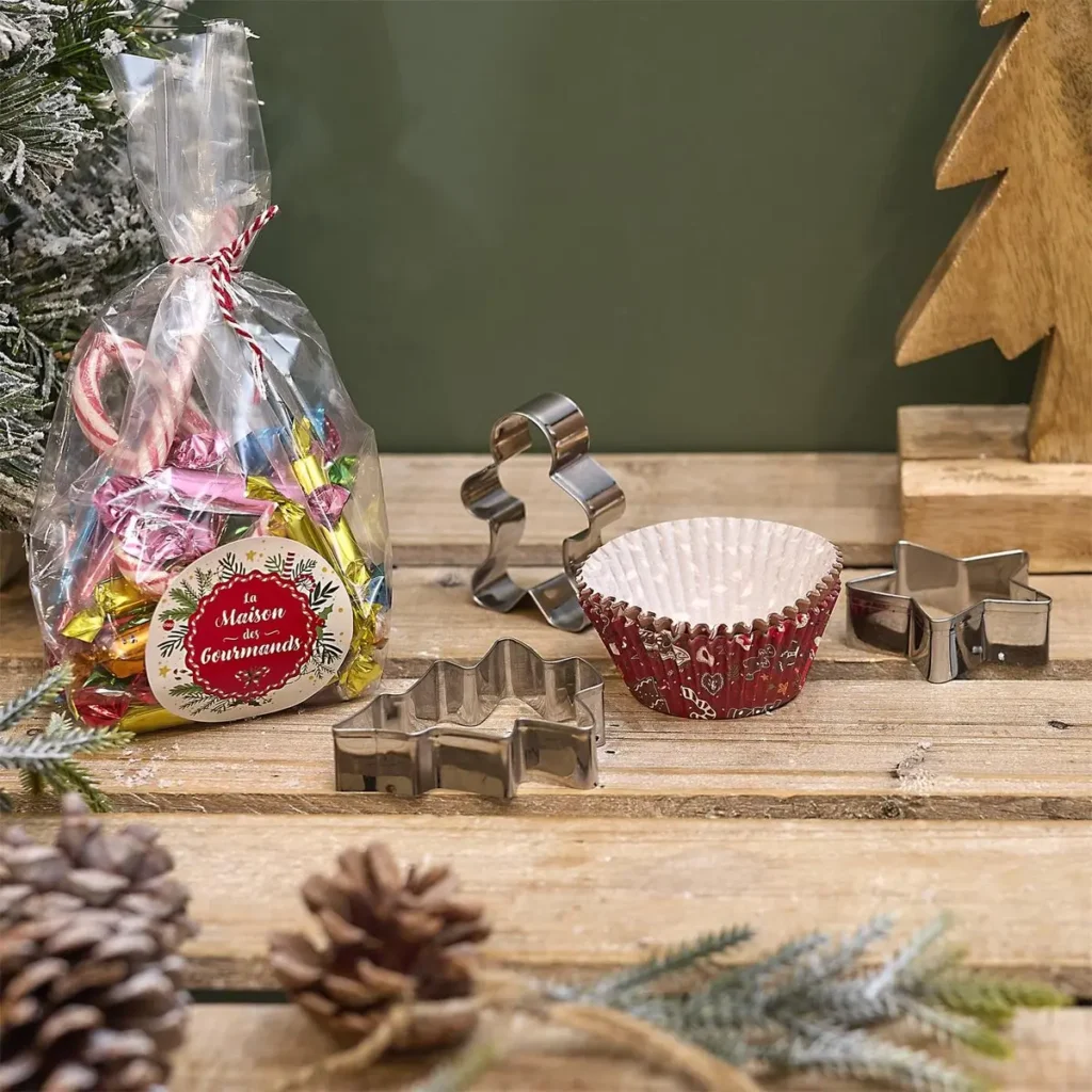Stevige beige cadeauverpakking van patisserie adventskalender – 28x30x7 cm