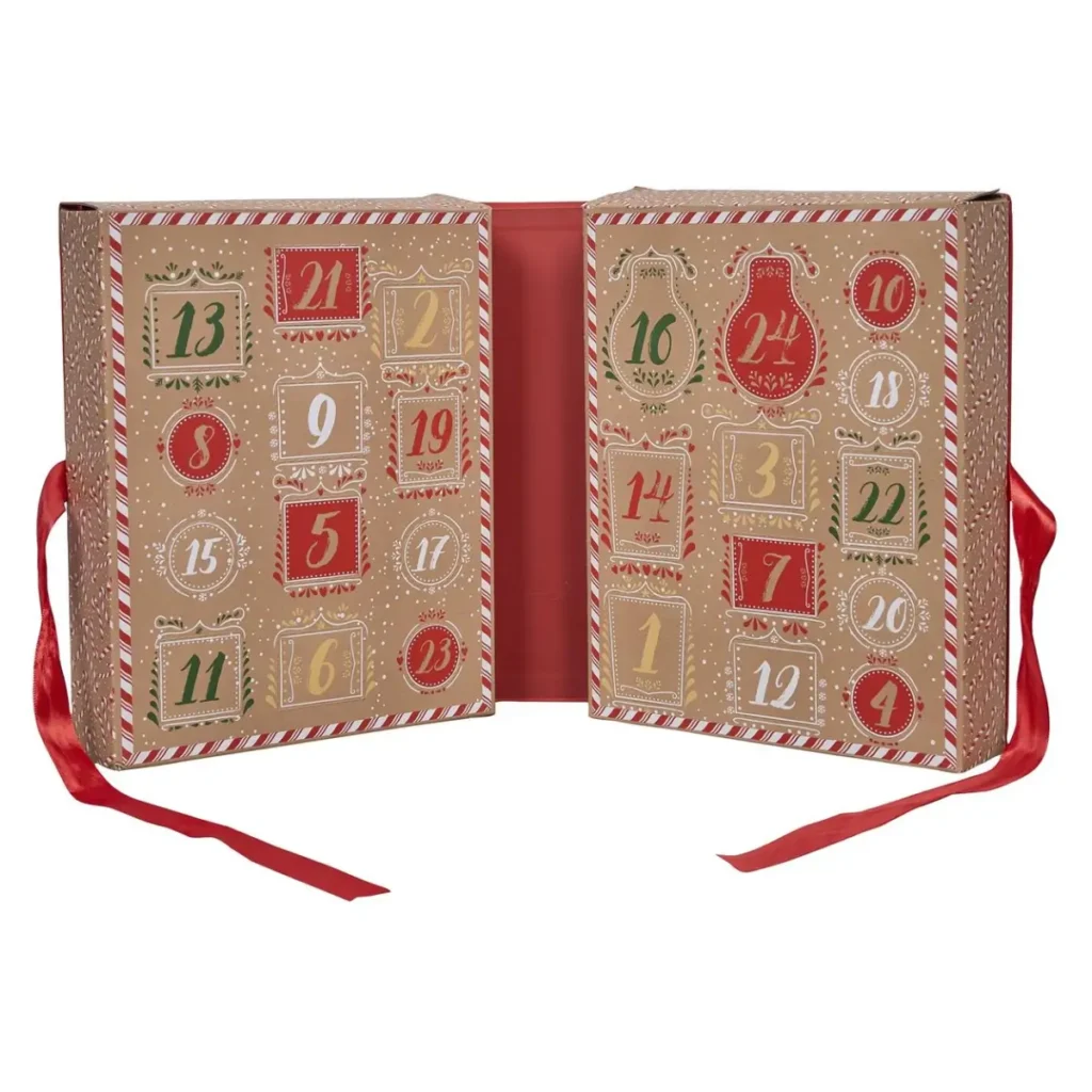 Luxe rode adventskalender met kerstkaarsen en gouden accenten